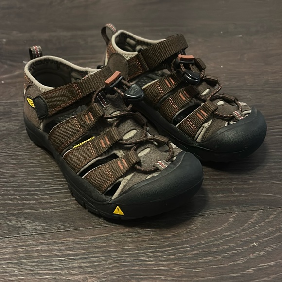 Boys shoes size 1 - Picture 1 of 4